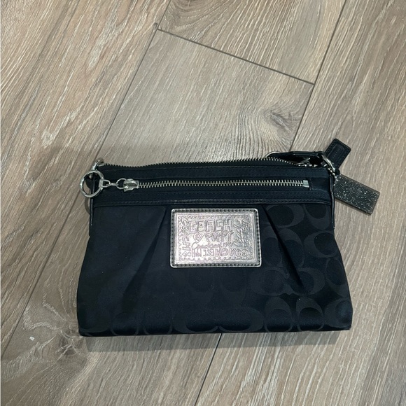 Coach Poppy Signature crossbody swing pack in black - Picture 5 of 8